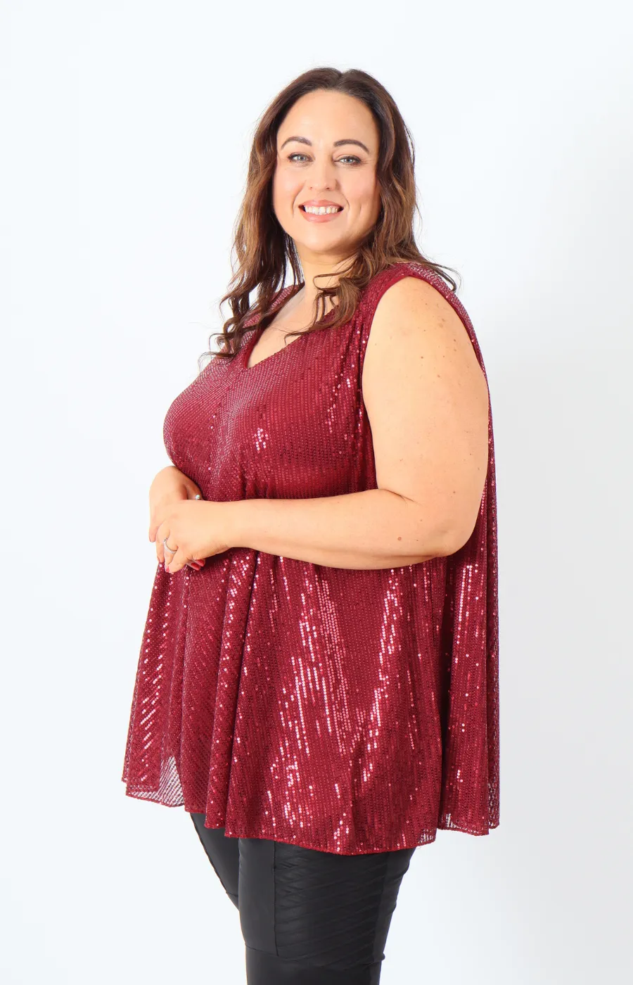 Elizabeth Sequin Vest Top in Wine