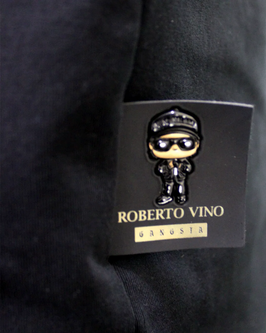 Roberto Vino Italy Black Gold T Shirt